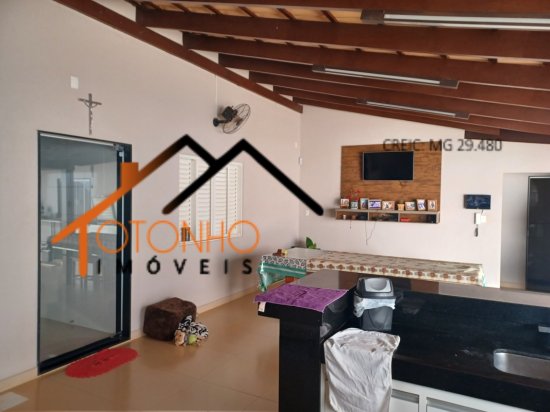 casa-venda-piumhi-mg-1028091